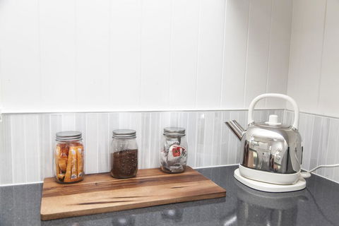 Urangan Harbour Cottage - South Australia Travel 1