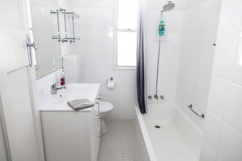 Urangan Harbour Cottage - South Australia Travel 3