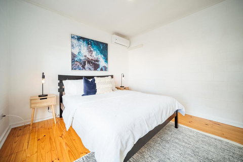 Urban Beach Shack-Metres From The Beach & Cafes - South Australia Travel 1