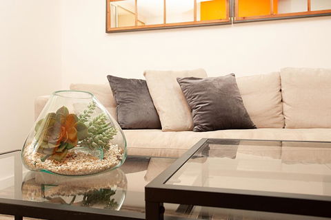 Urban Rest - Young St - South Australia Travel 1