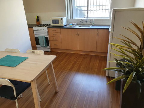 Value 2 Bed Villa Close To QEH + Airport + City + Beach - South Australia Travel 3