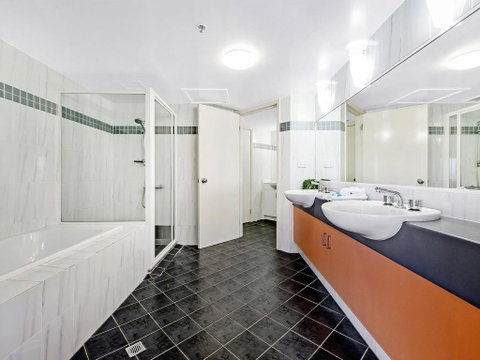 Victoria Square Apartments In The Heart Of Broadbe - South Australia Travel 3