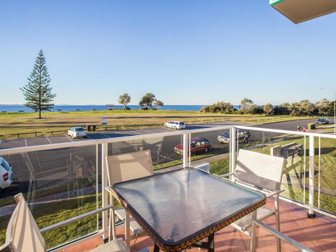 Villa Bianca 10 Opposite The Tanks - South Australia Travel 2