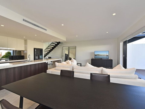 Villa Capri Waterside At Trinity Point - South Australia Travel 3