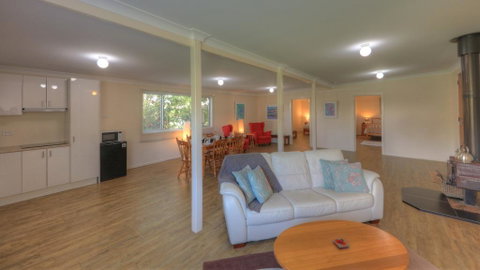 Village Stays Coldstream Gallery Bungalow - South Australia Travel 3