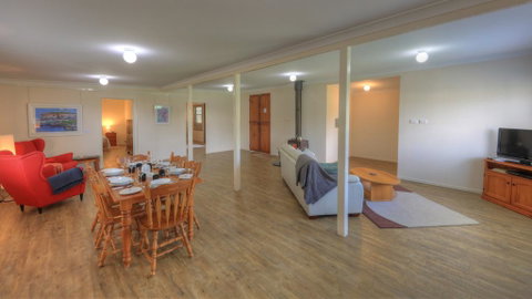 Village Stays Coldstream Gallery Bungalow - South Australia Travel 0
