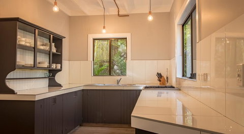 Vintage Inspired Three Bedroom Home- Heated Pool! - South Australia Travel 3