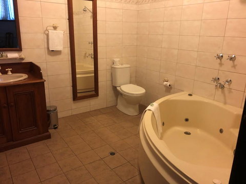 Vue Grand Hotel - South Australia Travel 1