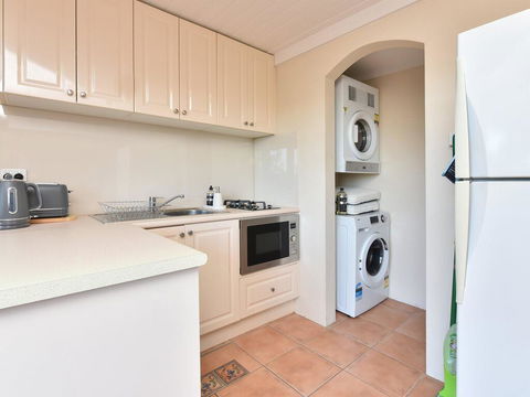 Wangi Waterfront Delight 1bdr Studio - South Australia Travel 3