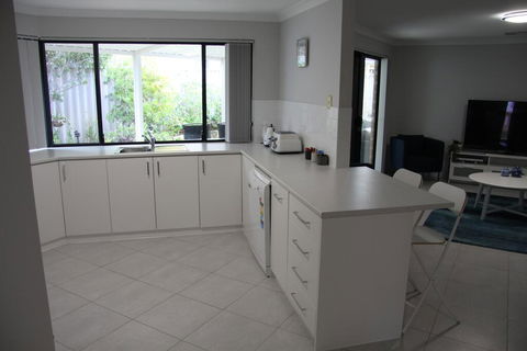 Warnbro Beach Family Accommodation - South Australia Travel 2