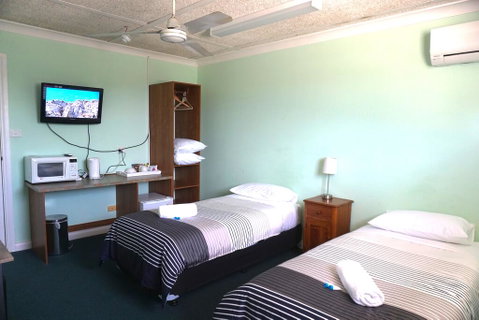 Warners Bay Hotel - South Australia Travel 3