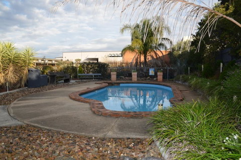 Warwick Motor Inn - South Australia Travel 1