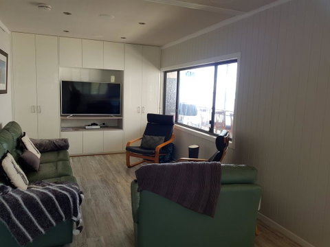 Waterfront 2 Bed Luxury Apartment In Corlette, Port Stephens - Sleeps 4 - South Australia Travel 2