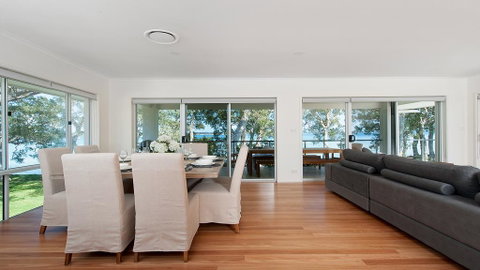 Waterfront Serenity - Luxury Home With Grand Views - South Australia Travel 3
