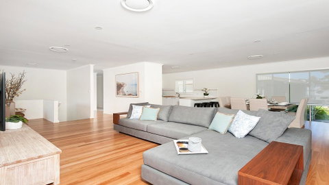 Waterfront Serenity - Luxury Home With Grand Views - South Australia Travel 1