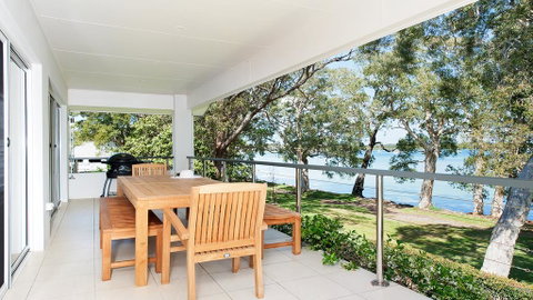 Waterfront Serenity - Luxury Home With Grand Views - South Australia Travel 2