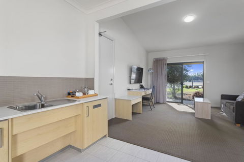 Quality Hotel Point Cook - South Australia Travel 10