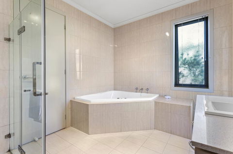 Quality Hotel Point Cook - South Australia Travel 12