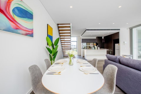 Docklands Waterfront Luxury Villa - South Australia Travel 6
