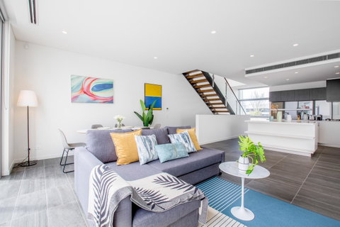 Docklands Waterfront Luxury Villa - South Australia Travel 9