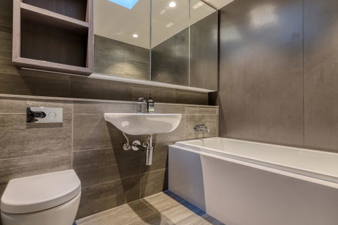 Docklands Waterfront Luxury Villa - South Australia Travel 17