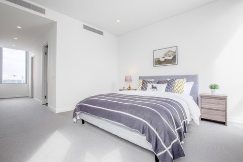 Docklands Waterfront Luxury Villa - South Australia Travel 22