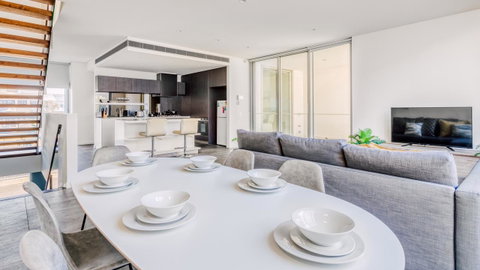 Docklands Waterfront Luxury Villa - South Australia Travel 7