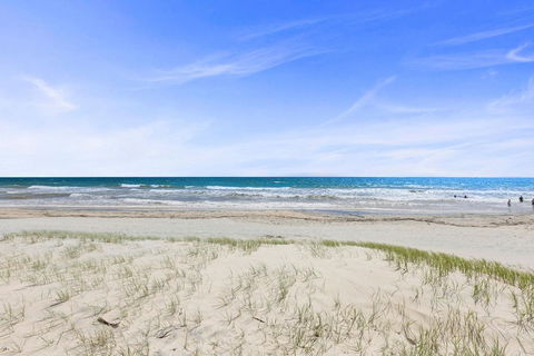 Coloured Sands - Rainbow Beach Resort - 5 Mins To Beach - South Australia Travel 24