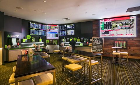 Nightcap At Kawana Waters Hotel - South Australia Travel 9