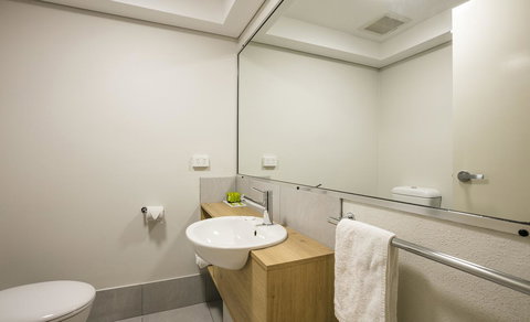 Nightcap At Kawana Waters Hotel - South Australia Travel 24