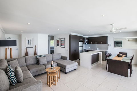 Noosa Harbour Resort - South Australia Travel 32