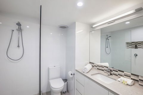 Noosa Harbour Resort - South Australia Travel 29