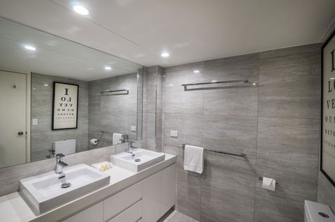 Noosa Harbour Resort - South Australia Travel 38