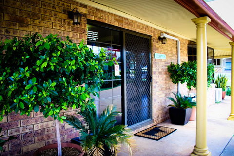 Clermont Country Motor Inn - South Australia Travel 1