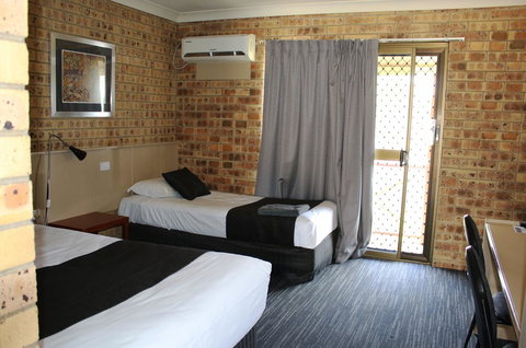 Clermont Country Motor Inn - South Australia Travel 2
