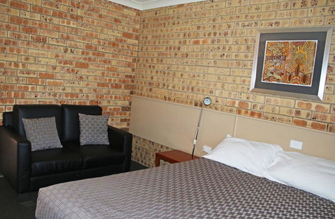 Clermont Country Motor Inn - South Australia Travel 6