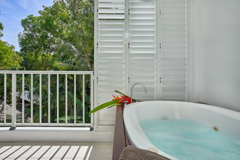 Palm Cove Paradise - Couples Spa Beach Getaway - South Australia Travel 3