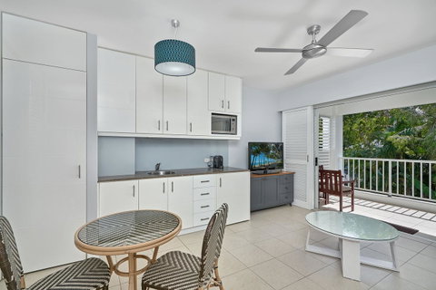 Palm Cove Paradise - Couples Spa Beach Getaway - South Australia Travel 9