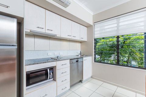 Sea Point On Trinity Beach - South Australia Travel 19