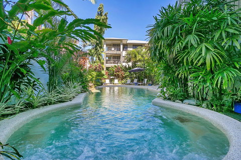 Sea Point On Trinity Beach - South Australia Travel 0