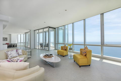 Q1 Resort & Spa - Official - South Australia Travel 13