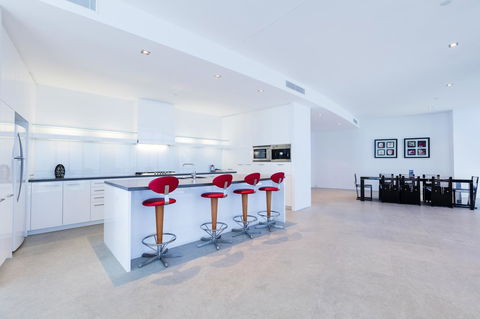 Q1 Resort & Spa - Official - South Australia Travel 24