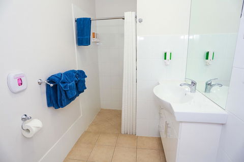 Port Douglas Motel - South Australia Travel 13