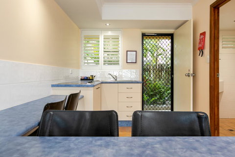 Sunlit Waters Studio Apartments - South Australia Travel 28