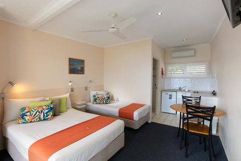 Sunlit Waters Studio Apartments - South Australia Travel 21