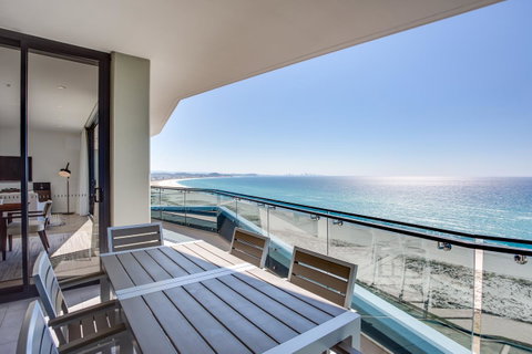 Iconic Kirra Beach Resort - South Australia Travel 21