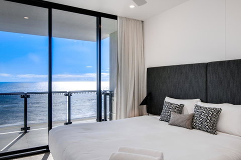Iconic Kirra Beach Resort - South Australia Travel 39