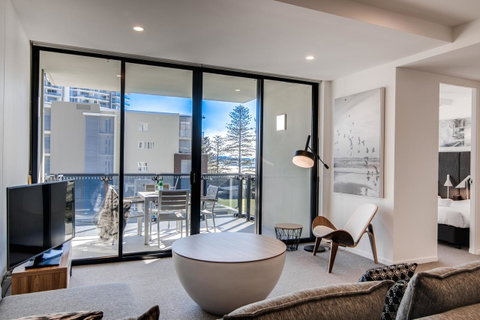 Iconic Kirra Beach Resort - South Australia Travel 9