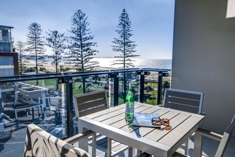 Iconic Kirra Beach Resort - South Australia Travel 17