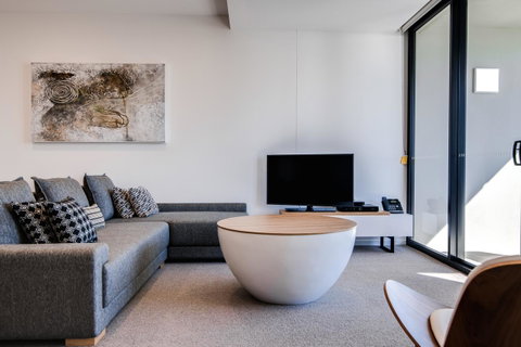 Iconic Kirra Beach Resort - South Australia Travel 3